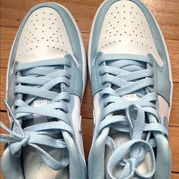 Women's Air Jordan 1 Low - Picture 6 of 7